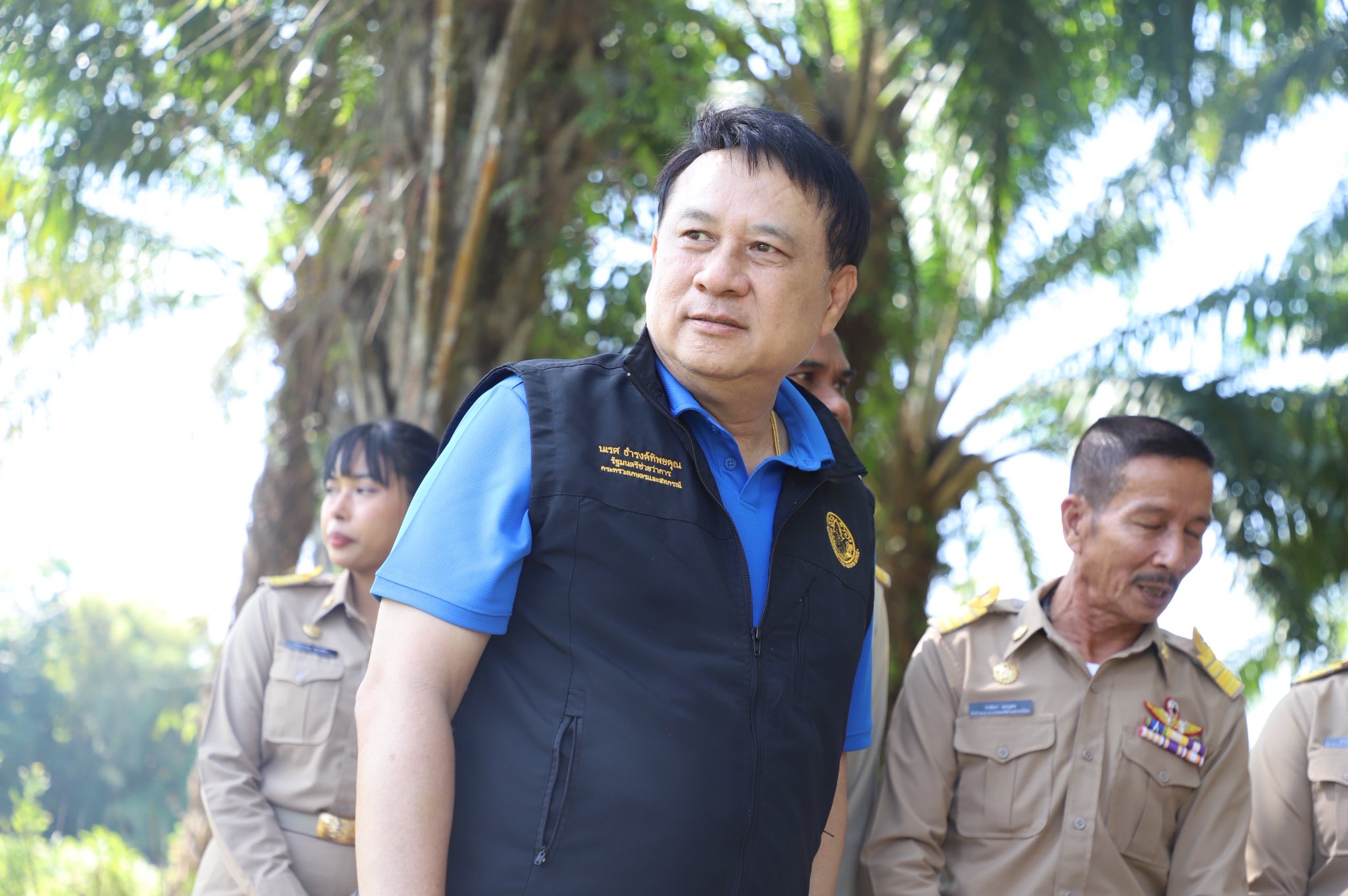 title - ข่าวดีชาวกระบี่ รมช.เกษตรฯ ลงพื้นที่ติดตามโปรเจกต์ยักษ์ ส.ป.ก. เร่งพัฒนาโครงสร้างพื้นฐานแปลงพื้นที่เป้าหมาย คทช. ในเขตปฏิรูปที่ดิน กว่า 4,300 ไร่ มุ่งสร้างอาชีพอย่างยั่งยืน